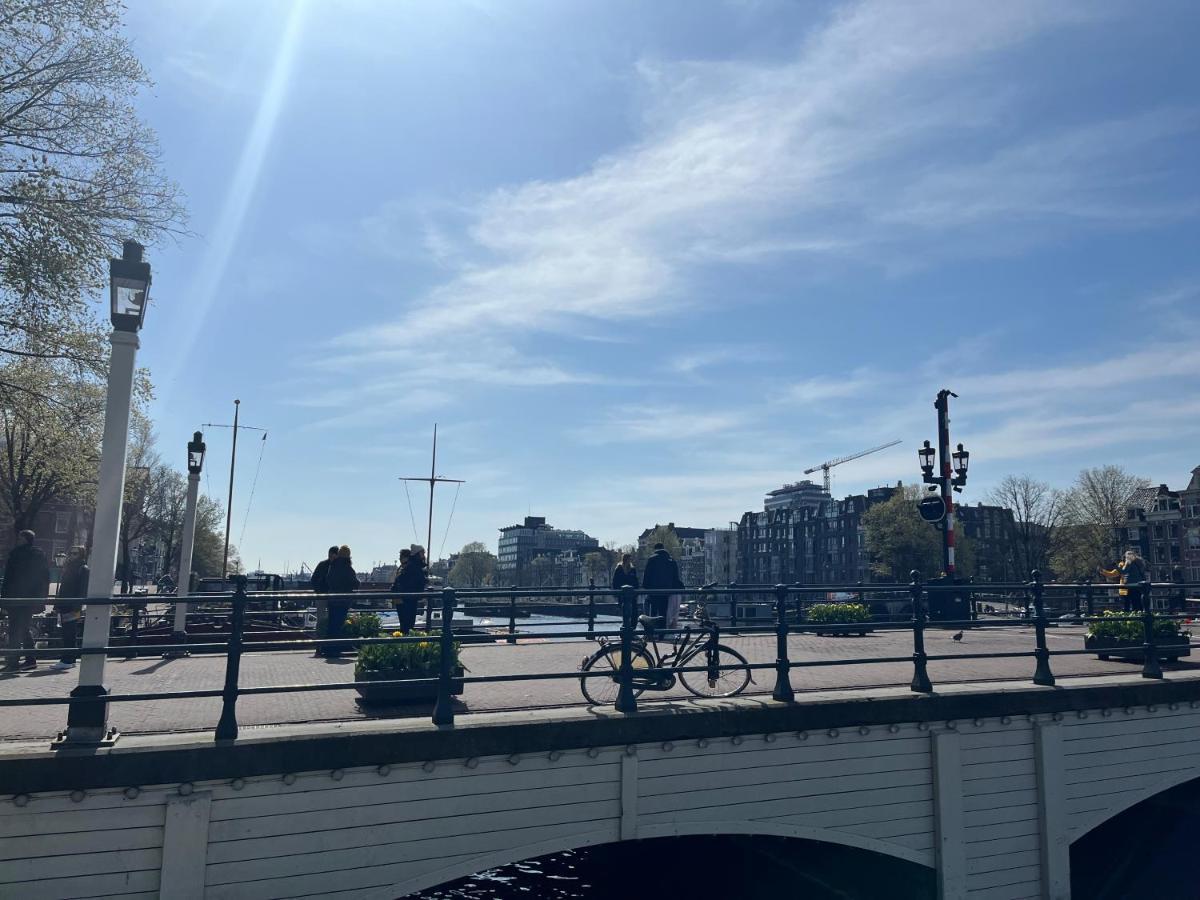 Skinny Bridge Houseboat Amstel View Ámsterdam Exterior foto